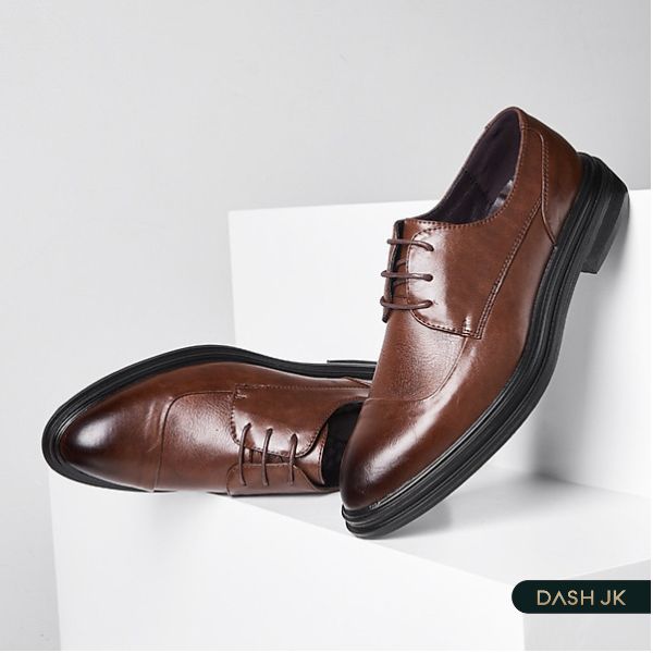 Oxfords mũi tròn phối cùng sơ mi, quần âu hoặc suit mang lại dáng vẻ thanh lịch cho nam giới